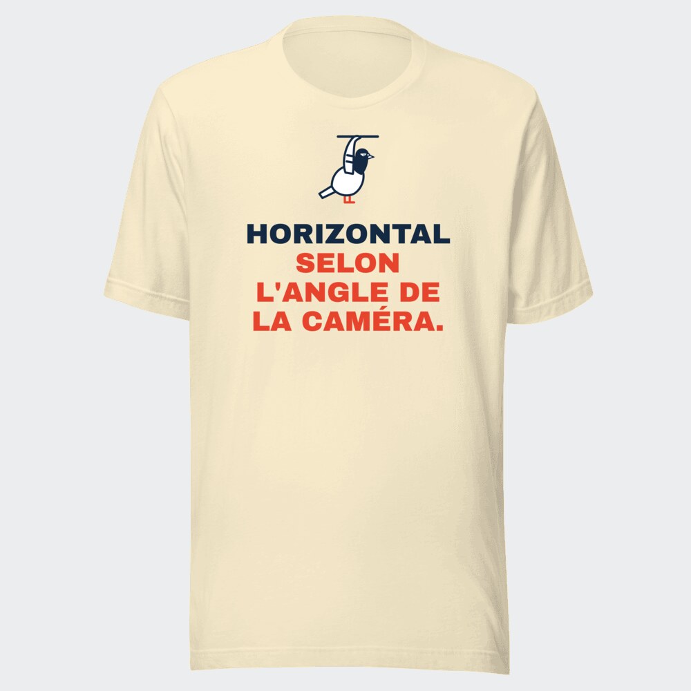 T-shirt écru « Horizontal selon l'angle de la caméra. »