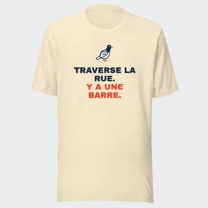 T-shirt écru « Traverse la rue. Y a une barre. »